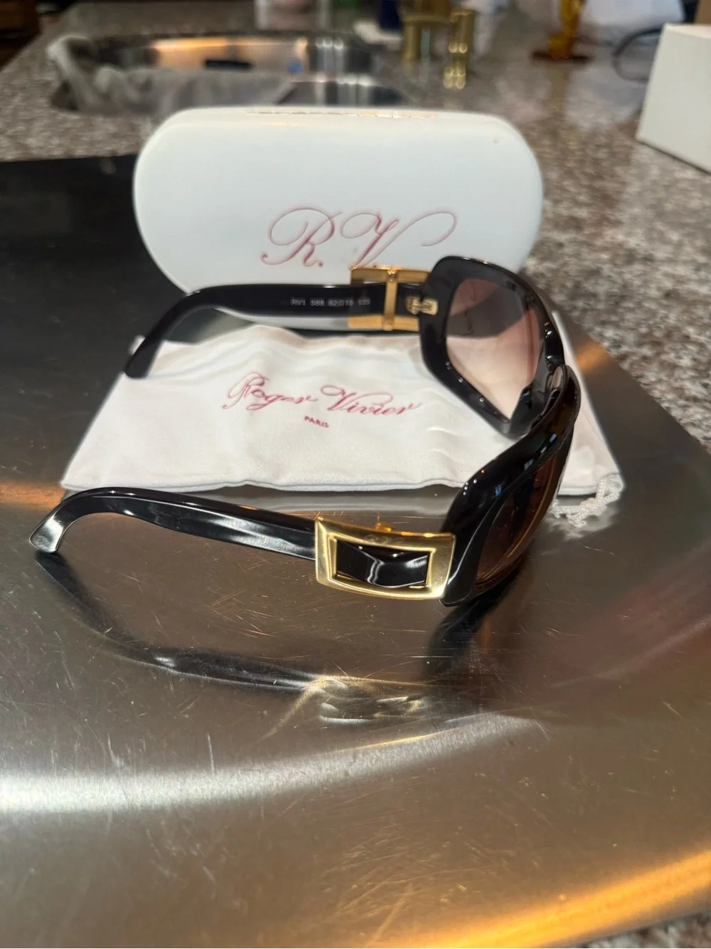 Elegant Black and Gold Women's Sunglasses - Designer Style